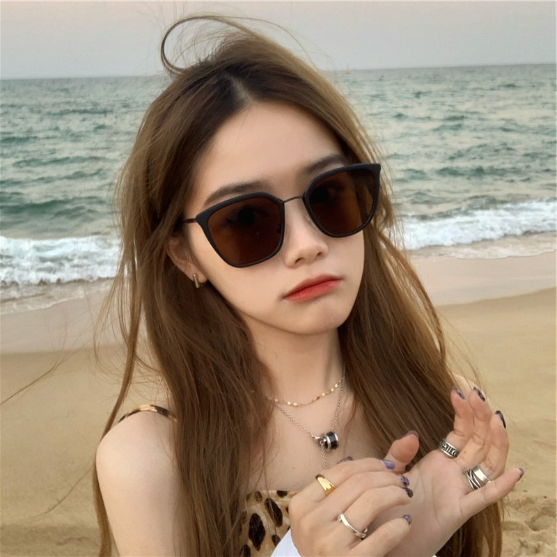 Black box Tea color sunglasses Women Summer sunscreen Seaside glasses 2022 New wave nemesis red sunglasses anti UV