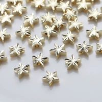 Пятиконечная звезда из 14-каратного золота {10} каждая