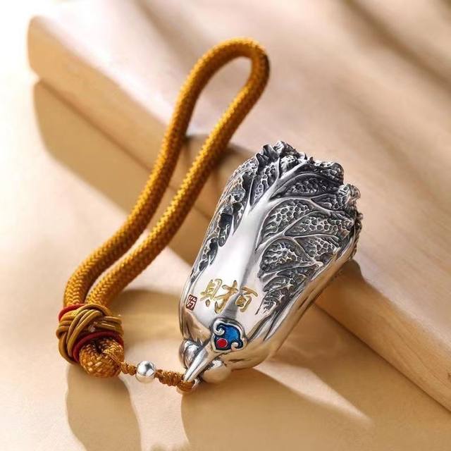 ໃໝ່ S925 ເງິນກະລໍ່າປີ pendant handle piece ເຄື່ອງປະດັບທາງດ້ານການເງິນສໍາລັບຜູ້ຊາຍແລະແມ່ຍິງ retro keychain ລົດເກົ່າສ່ວນບຸກຄົນ