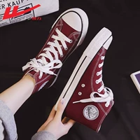 Основной стиль изображения – бордовый. Мальчикам рекомендуется делать обычные фотографии, девочкам – на размер меньше. Высокие парусиновые туфли