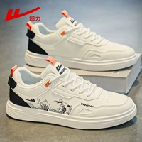 Белое черно-ретро горное море