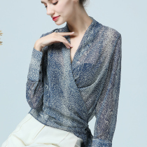 Snowspun Shirt Woman V Collar Shirt Closets Foreign Air Snakes Blouse Blouse Big Code Conspicuous Long Sleeves 2020 Summer New Thin