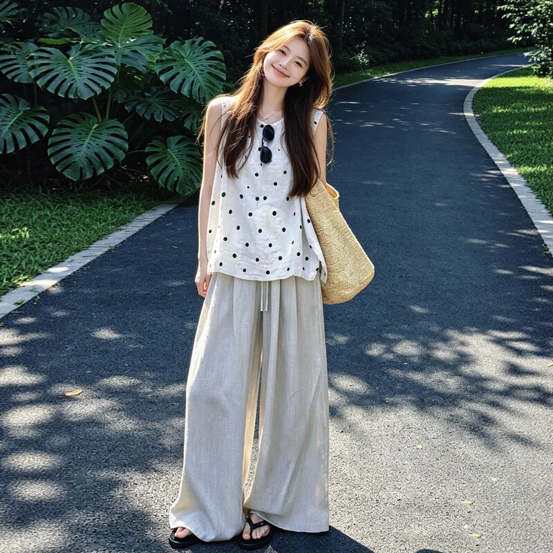 Very Stylish Women's Summer Sportswear Set, a Complete Set of Polka-Dot Sleeveless Top and Wide-Leg Pants, Casual Two-Piece Trendy Outfit
