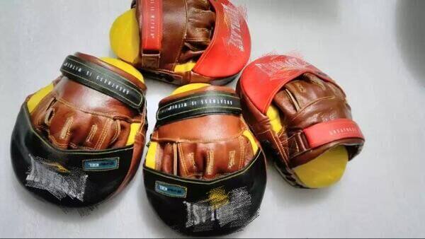 Manufacturer Direct Ever Bull Leather Boxing Practice Hand Target Two Red Black Custom Set Made 