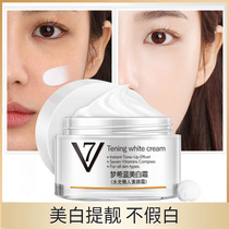 Middle-aged womens mom used to whitening cream with whitening cream nude makeup and slurred facial moisturizing