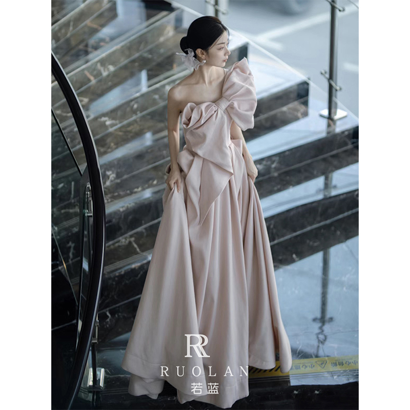 Fuchsia advanced evening dress, 2023 collection, high-end Fuchsia advanced evening dress, 2023 collection, high-end