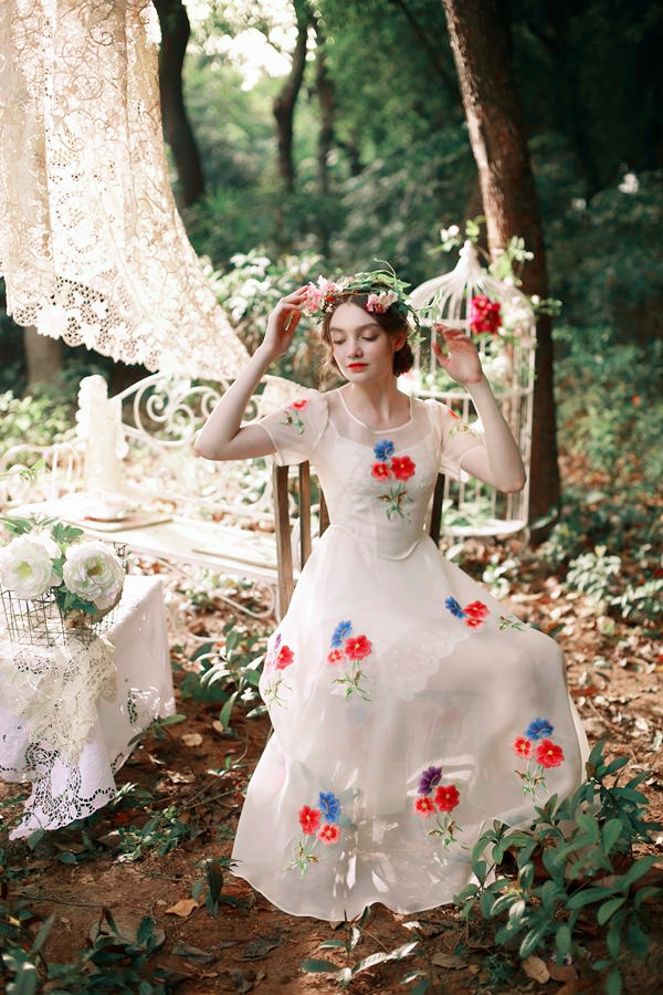 Gương mặt nghệ thuật Organza Đầm ren lớn lên Đầm thêu nhiều màu Làm đẹp Đầm ren Hai mảnh 	váy hạ eo xếp ly	