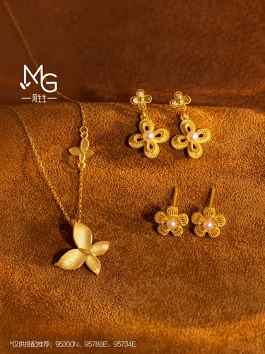 周生生 Золотые серьги MINTYGREEN Micro Sugar Series с жемчугом и сиреневым цветком 95788E