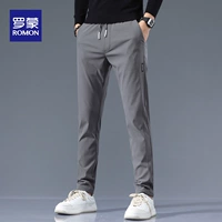 Темно -серой