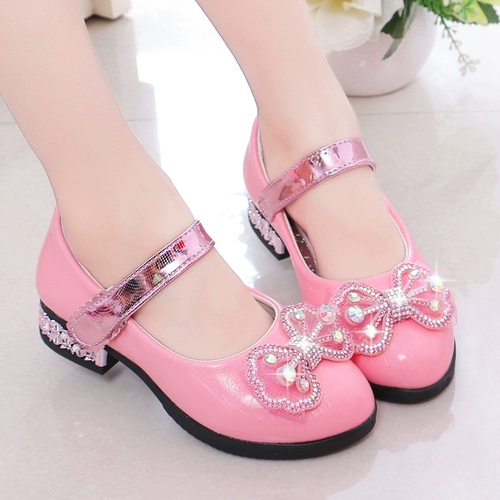 Маленькая кожаная туфли для девочек Princess Shoes 2024 Весна и осень новая мягкая база в мягком дне, большие дети заострены на высоких уровнях обуви для обуви для студентов