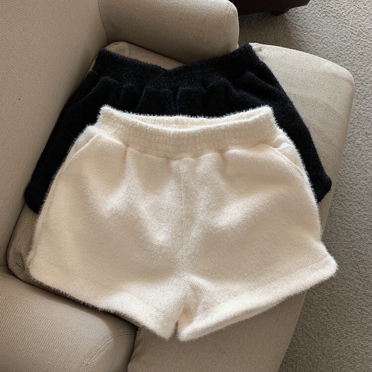 Autumn and Winter Mink Velvet Wide-Leg Pants for Women, Loose Fit, High-Waisted A-Line Pants, Straight-Leg Shorts, Bootcut Pants, Casual Pants for Outerwear