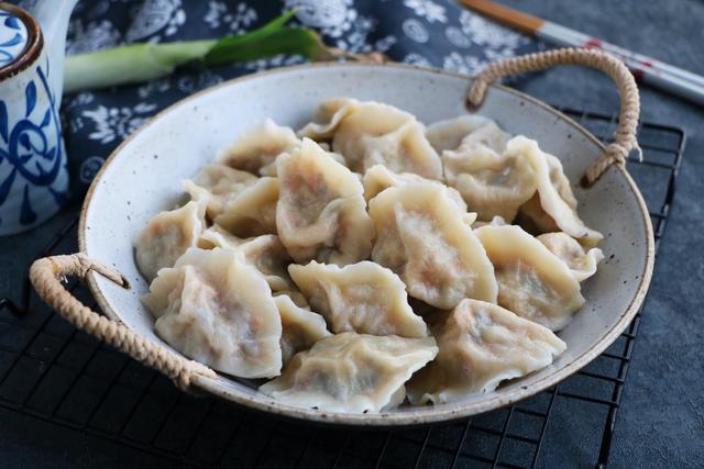 冬天,这素馅饺子比肉还好吃,便宜又营养
