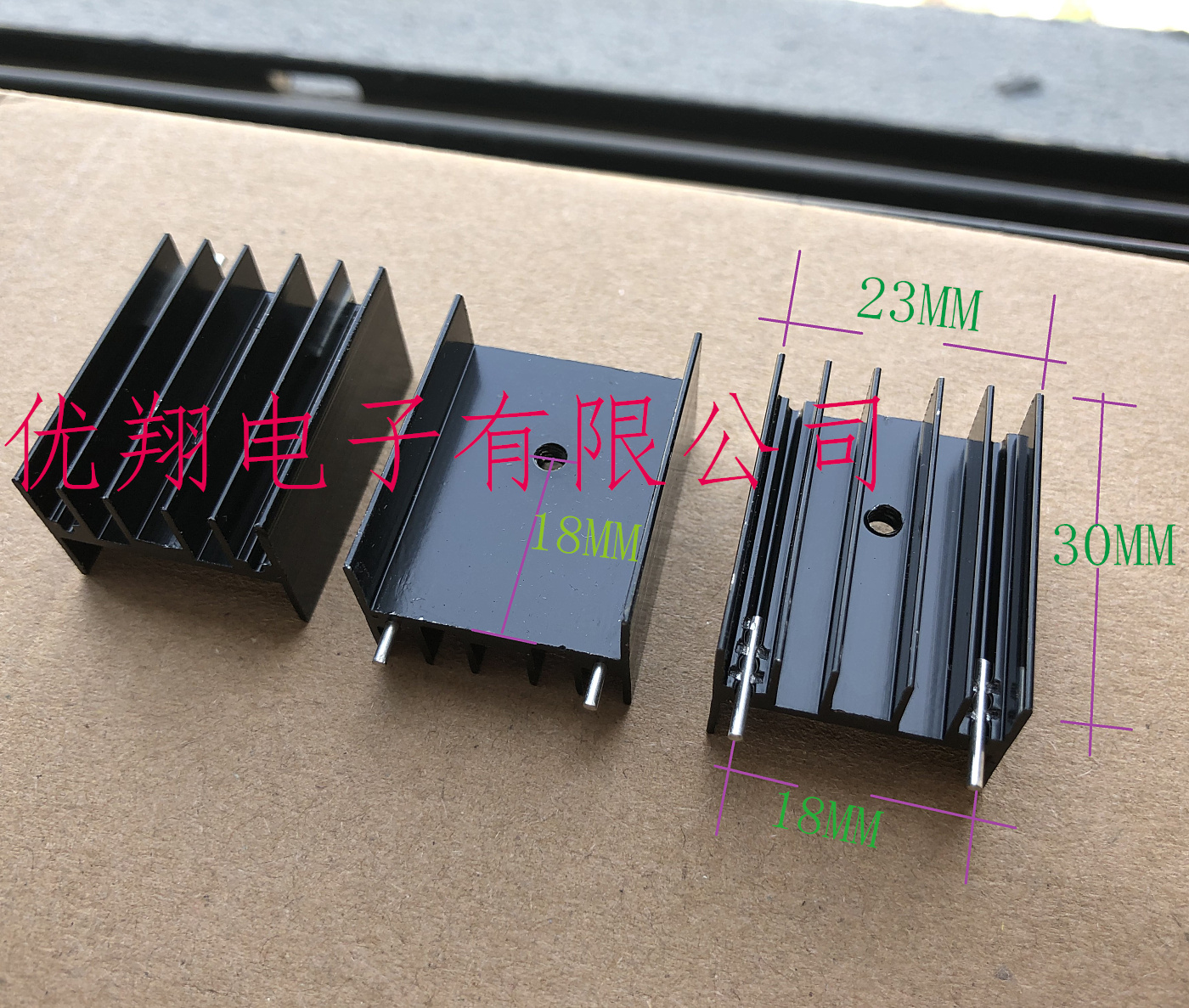 Black heat SINK 23*30*16MM 15 HEAT SINK TO-220 THICKENED WITH SCREWS(100 SETS=30 YUAN)