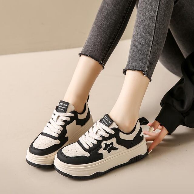 White Sneakers for Women That Make Feet Look Smaller, Suitable for All Seasons, 2026 New Trendy Casual Fashion Thick-Soled Non-Slip Sports Shoes