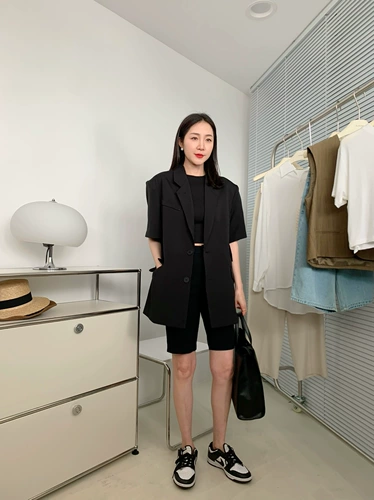 Черный тонкий костюм, небольшой комплект, короткий рукав, в стиле Шанель