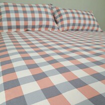Plaid cloth sheets are soft and comfortable in summer.