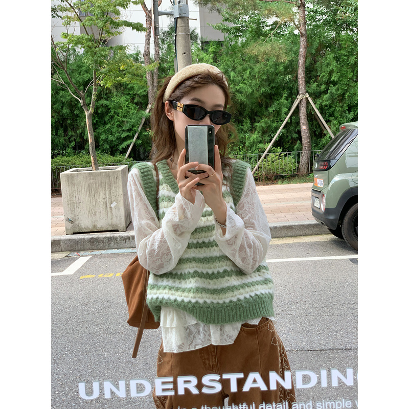 "Life Vest" Is so Beautiful! a Korean-Made Gem That Will Stay with You Forever. Soft and Luxurious Alpaca Wool Sweater Vest with Intricate Craftsmanship