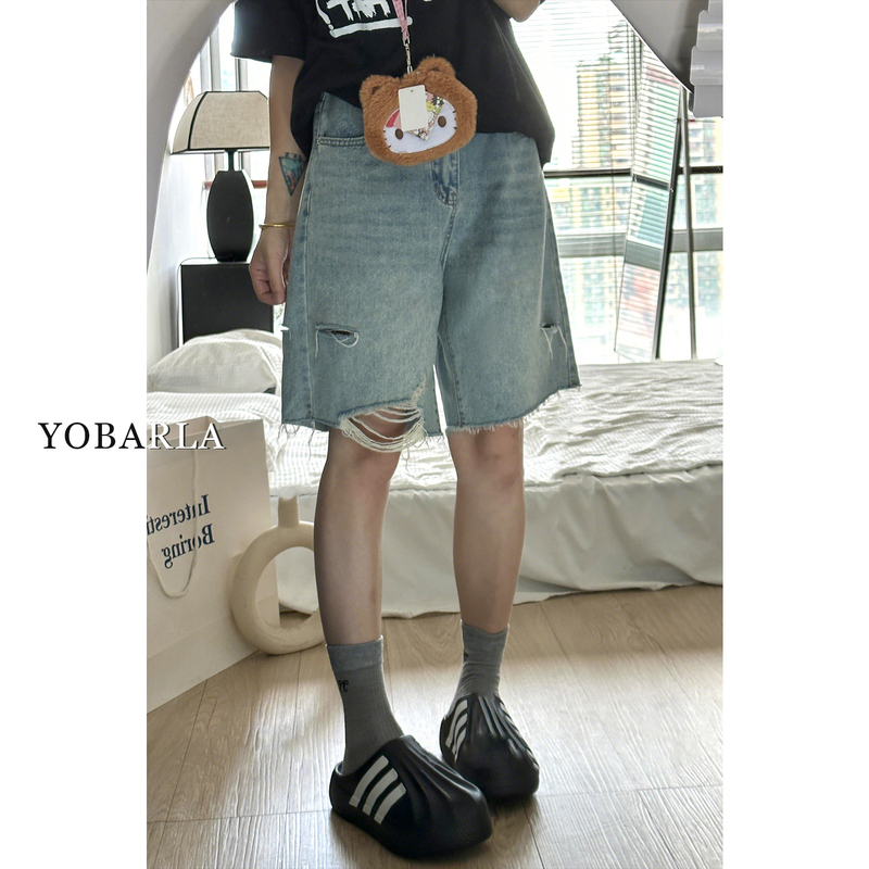 Light-Colored Ripped Denim Shorts for Women, High-Waisted, New Summer Style, Plus Size, Loose Fit, Slimming, Straight-Leg, Mid-Length Pants Light-Colored Ripped Denim Shorts for Women, High-Waisted, New Summer Style, Plus Size, Loose Fit, Slimming, Straight-Leg, Mid-Length Pants
