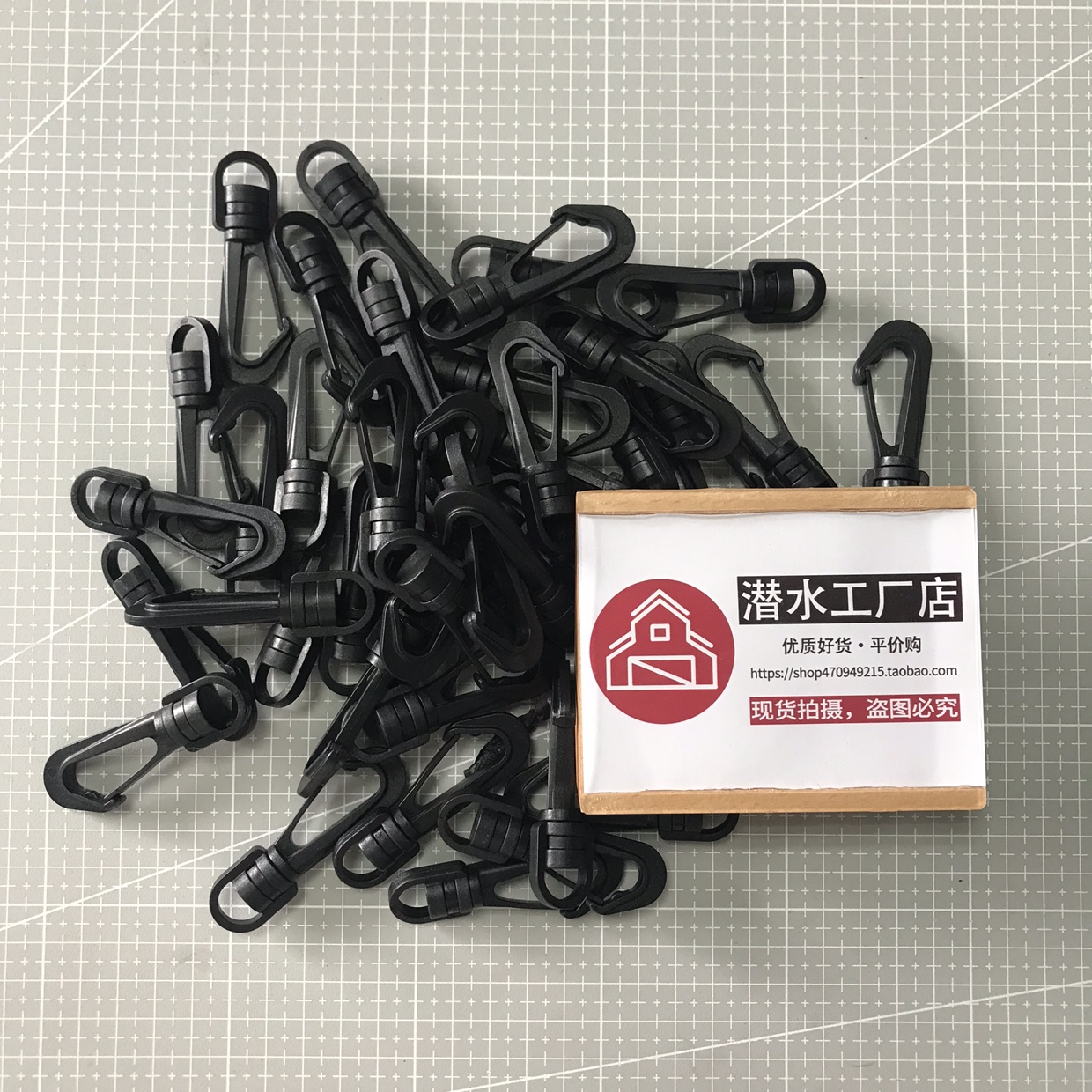 Plastic rotary buckle can be used for DIY underwater accessories for hanging small equipment such as flashlight bites and so on