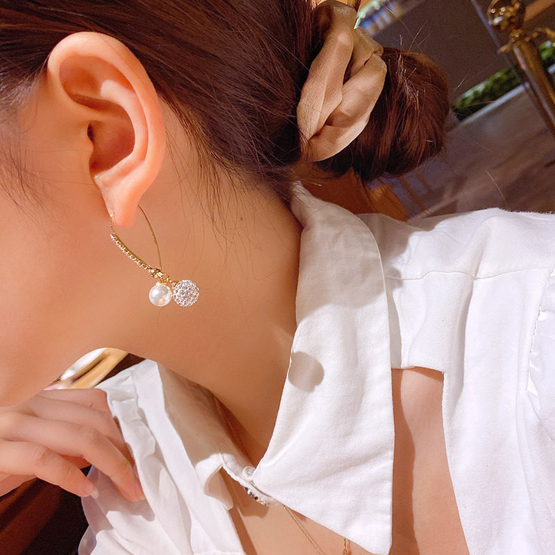 Han Dongdaemun imitation pearl earrings round ball rhinestone drop earrings Female long version temperament wild fashion earrings Female ear hook earrings