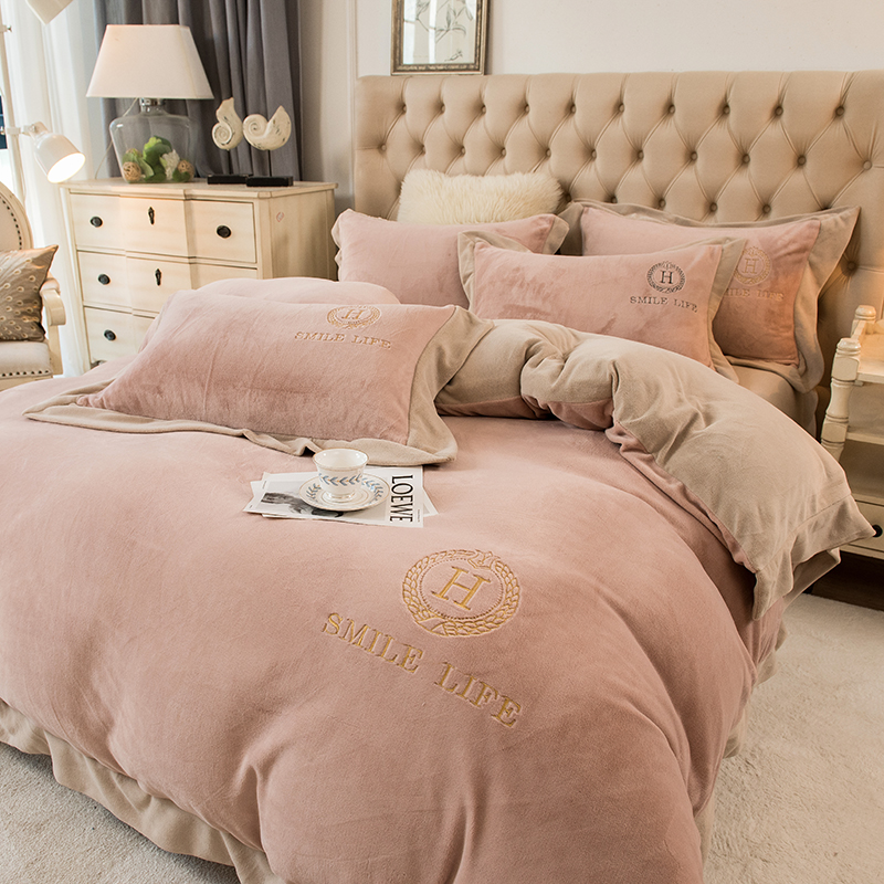 Korean version of light luxury milk velvet four-piece winter simple solid color embroidery quilt thickened warm bedspread bed sheet
