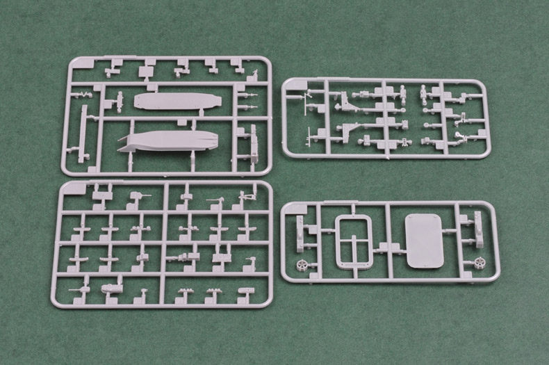 Корабль 小号手 1/700 美国海军埃塞克斯号两栖攻击舰 83403 Trumpeter