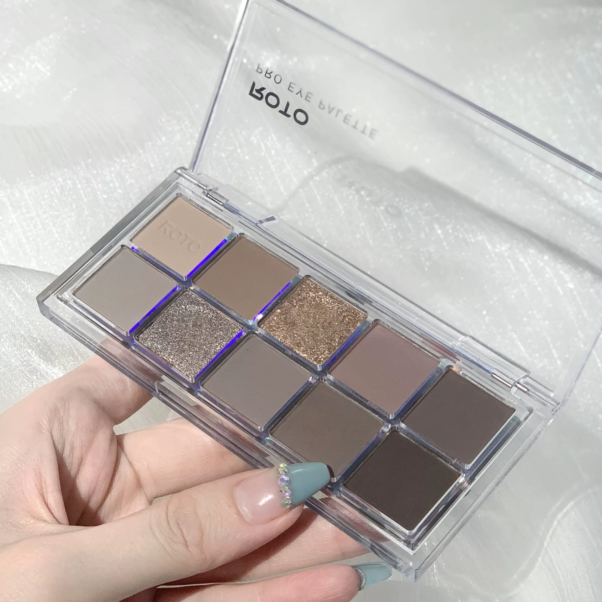 ROTO Smoky makeup light European and American style silver horn king eyeshadow palette black blue cool tone cement palette niche brand