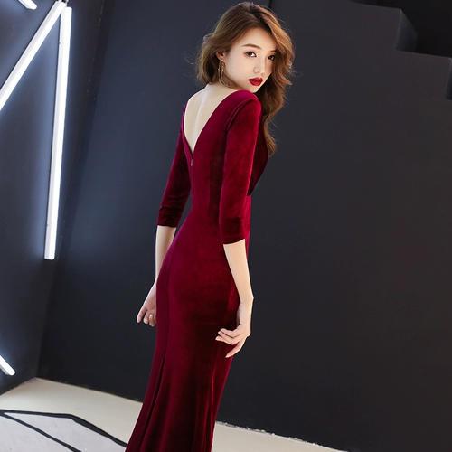 Элитное красное бархатное демисезонное длинное вечернее платье, яркий броский стиль, премиум класс, длина макси