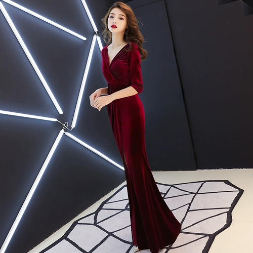 Элитное красное бархатное демисезонное длинное вечернее платье, яркий броский стиль, премиум класс, длина макси