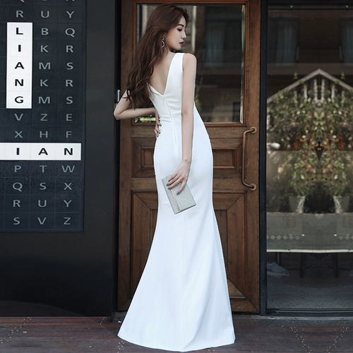 Белое вечернее платье, дизайнерская элитная сексуальная юбка, тренд сезона, крой «рыбий хвост»