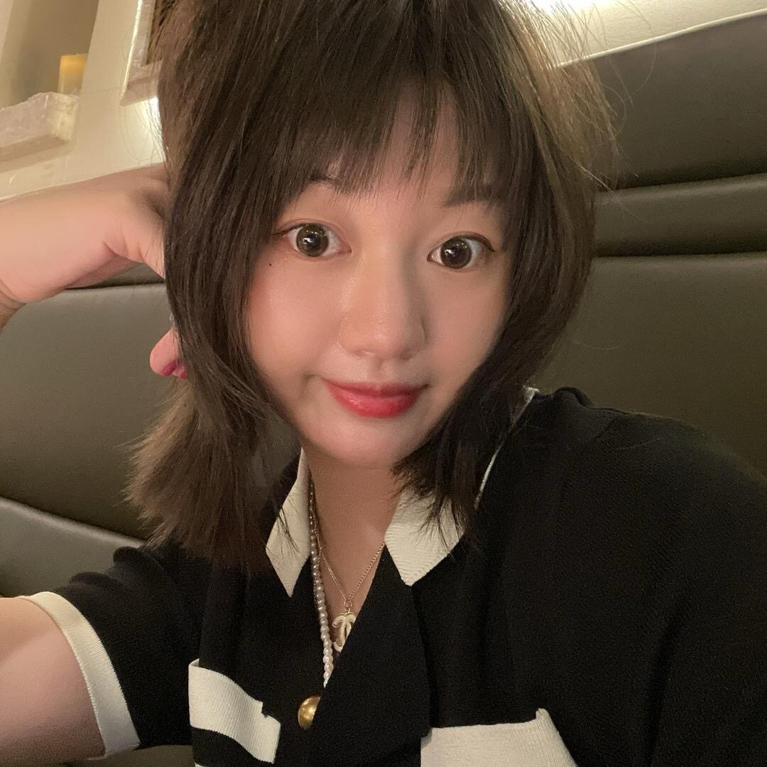 胡微笑HUWEIXIAO
