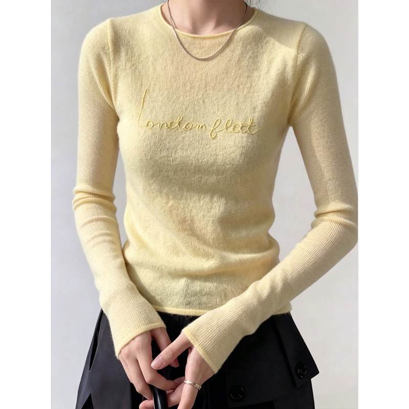 Beautiful and Stylish Yellow Letter Long-Sleeve T-Shirt for Women, Thin Autumn Base Shirt, Slim Fit, Age-Reducing, Trendy Top Beautiful and Stylish Yellow Letter Long-Sleeve T-Shirt for Women, Thin Autumn Base Shirt, Slim Fit, Age-Reducing, Trendy Top