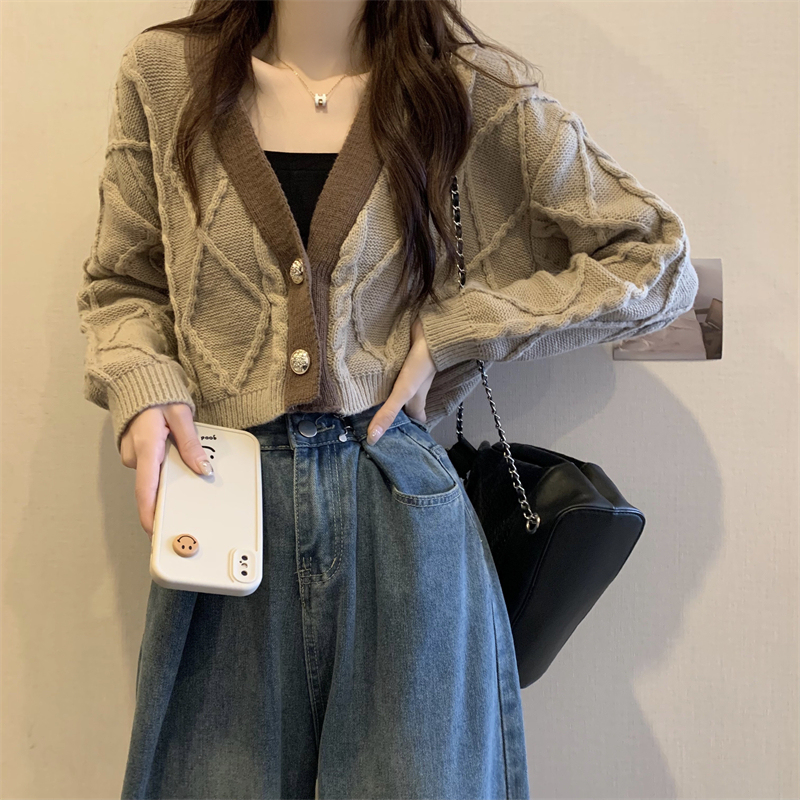 Coffee-Colored V-Neck Knitted Cardigan for Women, Short Style, High-Waisted, Long-Sleeved, Suitable for Spring and Autumn, Sweater Jacket for Petite Figures