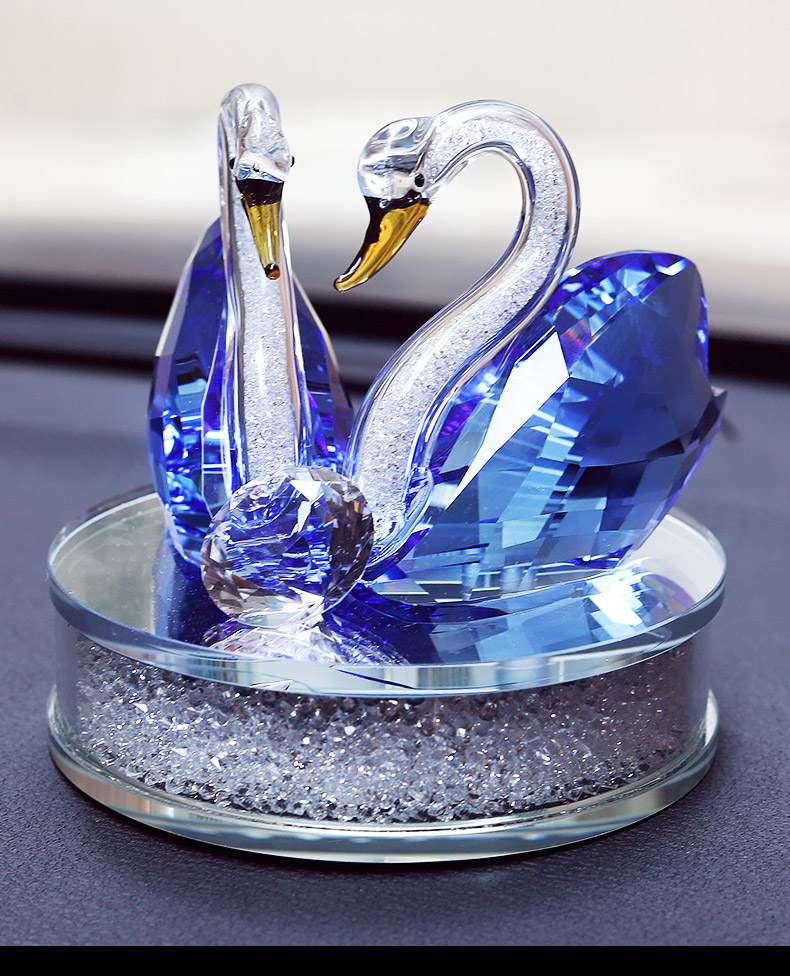 Sáng tạo đồ trang trí xe phụ tùng xe hơi pha lê Swan nước hoa xe chỗ kiểu nữ xe nước hoa chai mặt hàng trang trí trang trí ô tô
