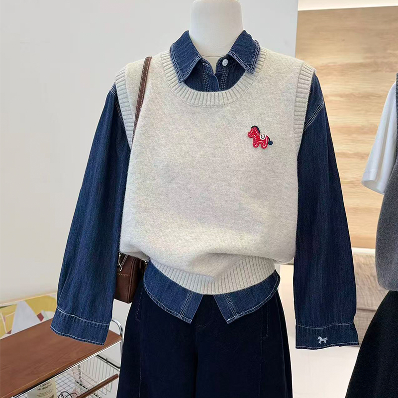 2026 Spring and Autumn New Embroidered Knitted Vest for Women, Korean Style Gentle Casual Layered Sleeveless Sweater Cardigan