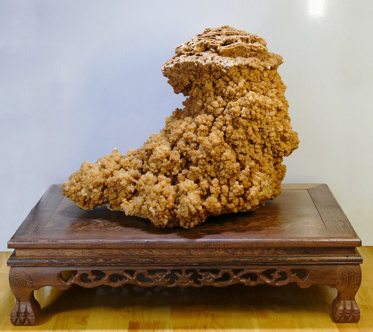 Natural Crystalline Chic Stone Dissolving Cave Stone Bell Milk Styling Stone Original Stone Sightseeing Stone Swing Piece Looking Back To The Moon