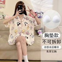 98205 Женщины с грудными подушками