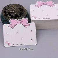 Около 100 маленьких клубничных карт в вырезом