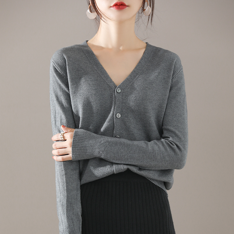 Soft and Cozy V-Neck Gray Knit Cardigan for Women, Thin and Loose-Fitting, Slimming Short Style for Spring and Autumn, New Outerwear Sweater