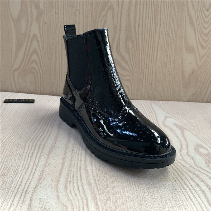 Clearance processing 23 spring new leather women's shoes retro brogue carved round toe sleeve Chelsea ankle boots