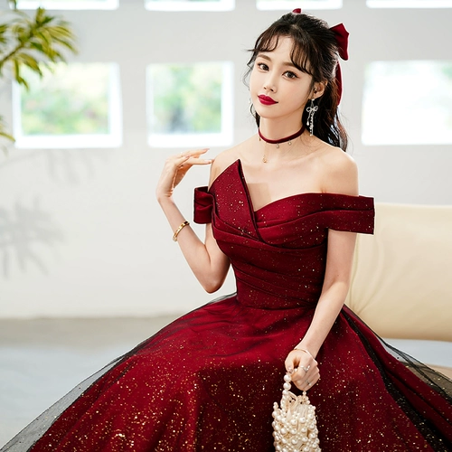 Бордовое вечернее платье, летняя юбка, открытые плечи, изысканный стиль