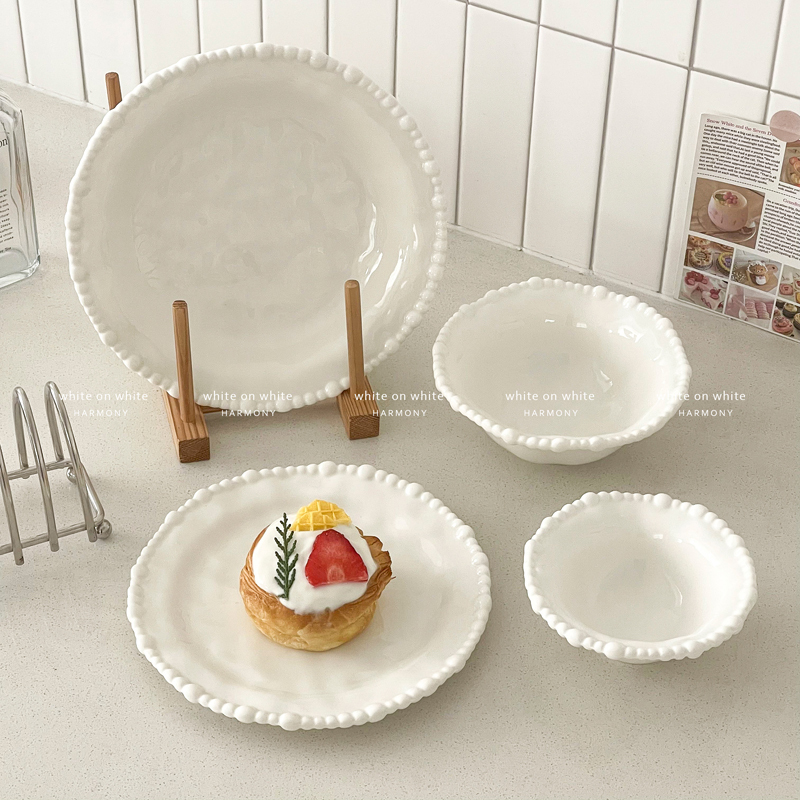 White Plate in a Refined and Beautiful Style, High-End Home-Use French Ceramic Breakfast Plate, Cake and Dessert Plate White Plate in a Refined and Beautiful Style, High-End Home-Use French Ceramic Breakfast Plate, Cake and Dessert Plate