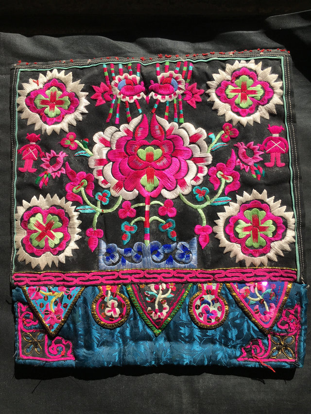 Old embroidery piece Yunnan Dali Bai characteristic old embroidery piece old mulberry silk thread embroidery boutique collection