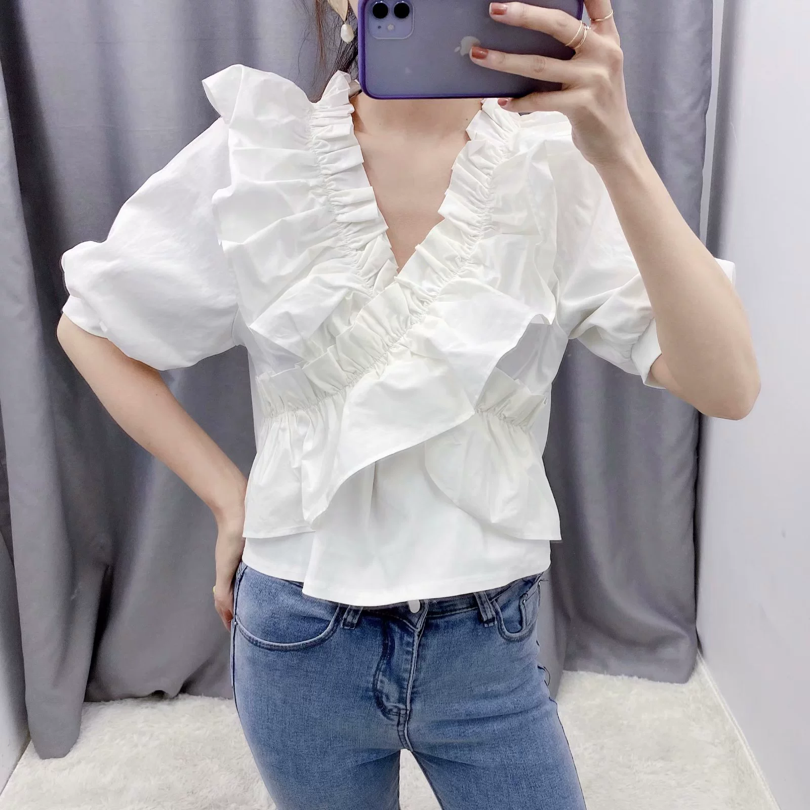 Váy hợp thời trang mùa hè mới tay áo năm điểm màu trắng chéo cổ chữ V xếp lớp trang trí áo sơ mi xù hàng đầu quần áo phụ nữ - Áo sơ mi
