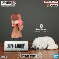 Модель B Crouching Bond + SEGA Detective Aniya поставляется с фирменной табличкой