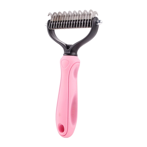 Открытие домашних животных расчесывание собак, расчесывание золотистого ретривера плюшевая собака, большие и среднешневые ножи расчесывают пушистые артефакты щетки