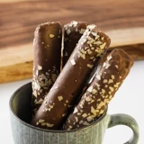 Hao Big Brother Triangle Cross Chocolate Swing Bolding Baseball Peanuts and Casual Biscuits Steel Sweethelon Box