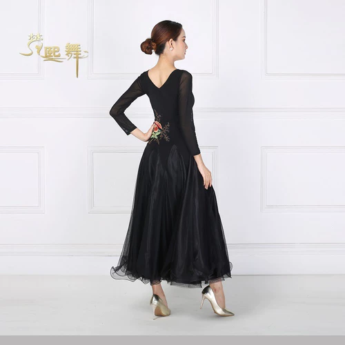 Платье, длинная юбка, спортивная одежда, облегающий крой