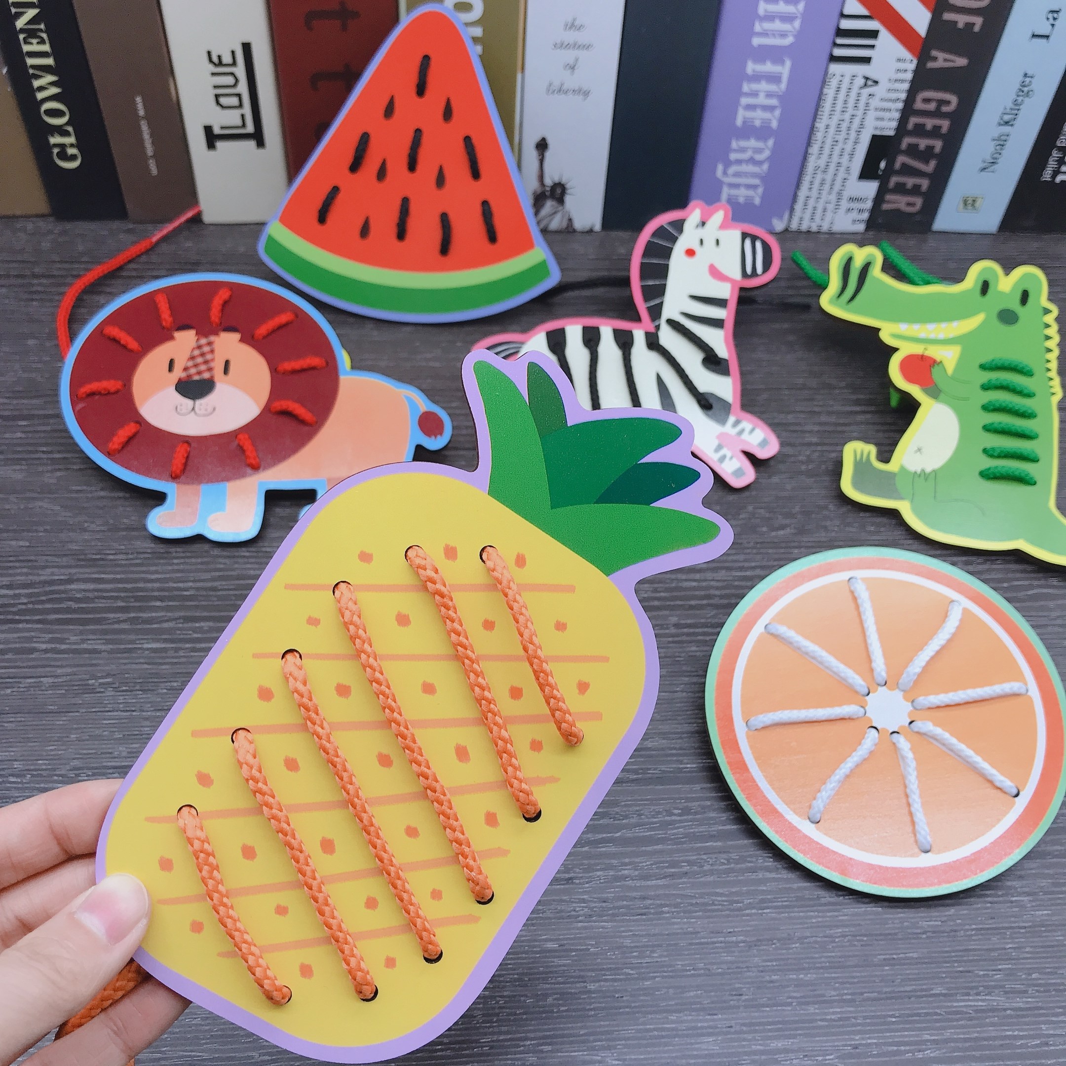 Children's Monty Early Lessons Wisdom Toy Wooden Animal Threading Board Wearing Rope Game 1-3-6-year-old Baby Kindergarten