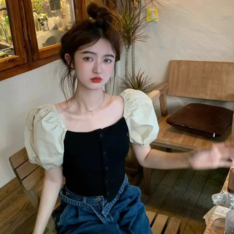 Sweet and Spicy Square-Neck Puff-Sleeve Ice Silk Knit Top for Women, Short-Sleeved, Vintage French Style, Slim-Fitting, Unique Short Top for Summer